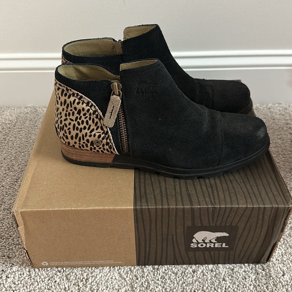 EUC Sorel Women's Black and Brown Ankle Booties - Picture 3 of 8
